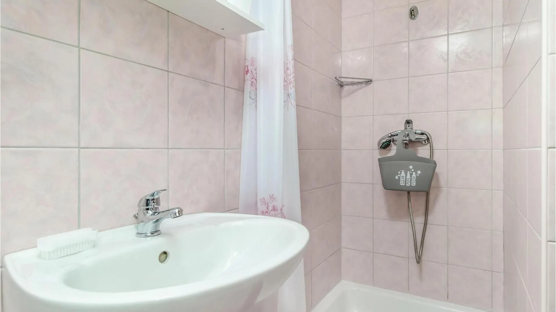 Gorgeous Home In Crikvenica With Kitchen Hébergement de vacances